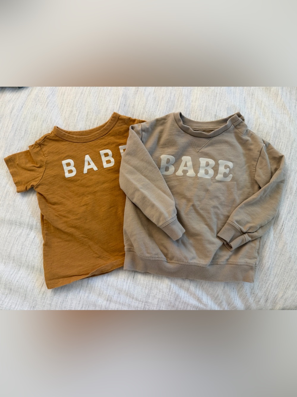 Kids 'Babe' Graphic Tee & Sweatshirt Set - Brown & Tan